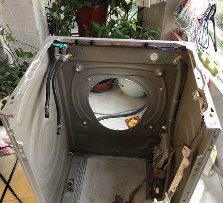 油烟机盖拆洗方法（掌握拆洗技巧）