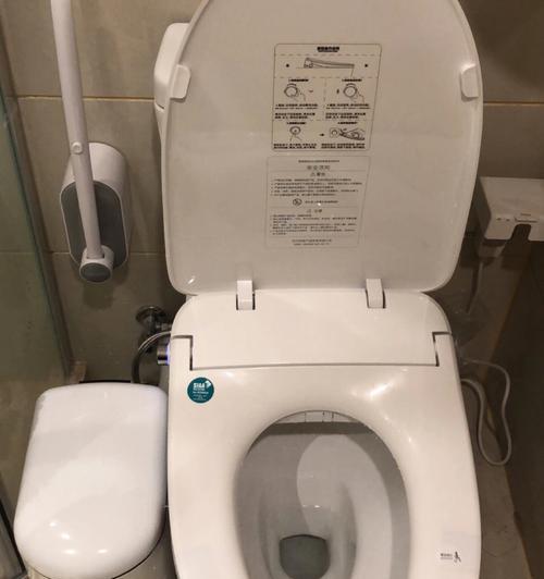 日本马桶盖的神奇功能（探索马桶盖的独特设计和实用功能）