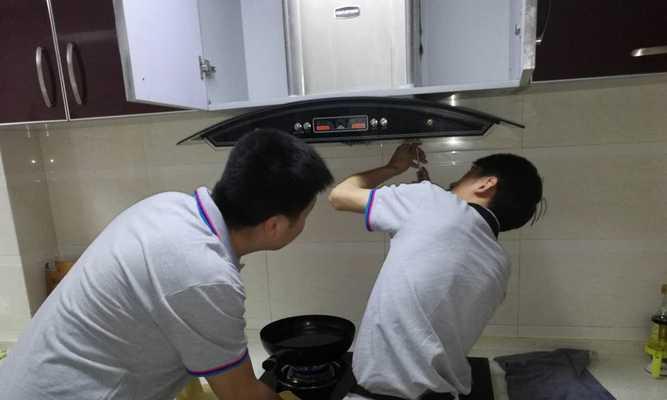 带电清洗油烟机怎么操作？清洗后效果如何保持？