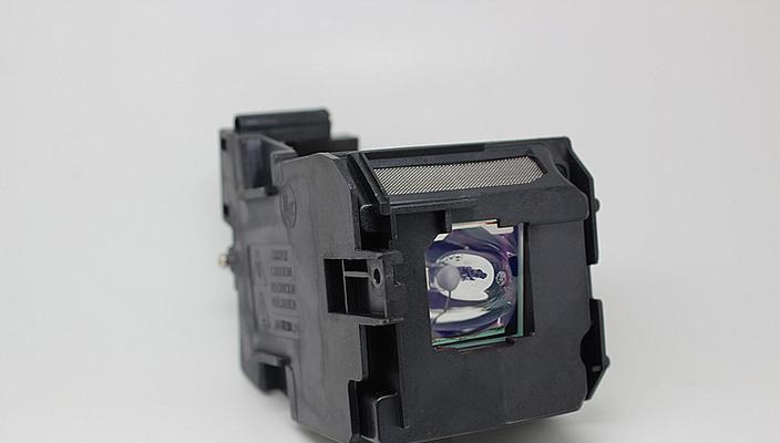 灯泡投影仪更换灯泡的正确方法？